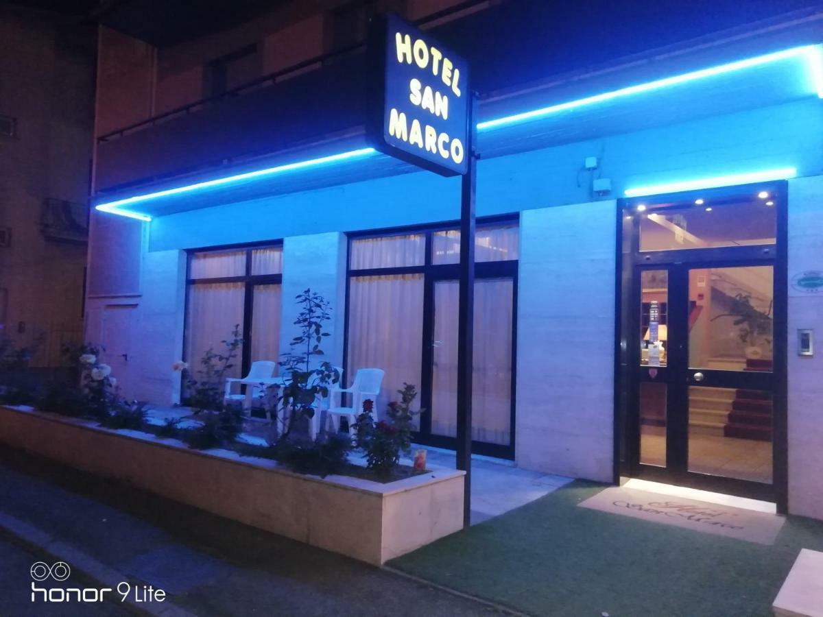 Hotel San Marco Arezzo Bagian luar foto